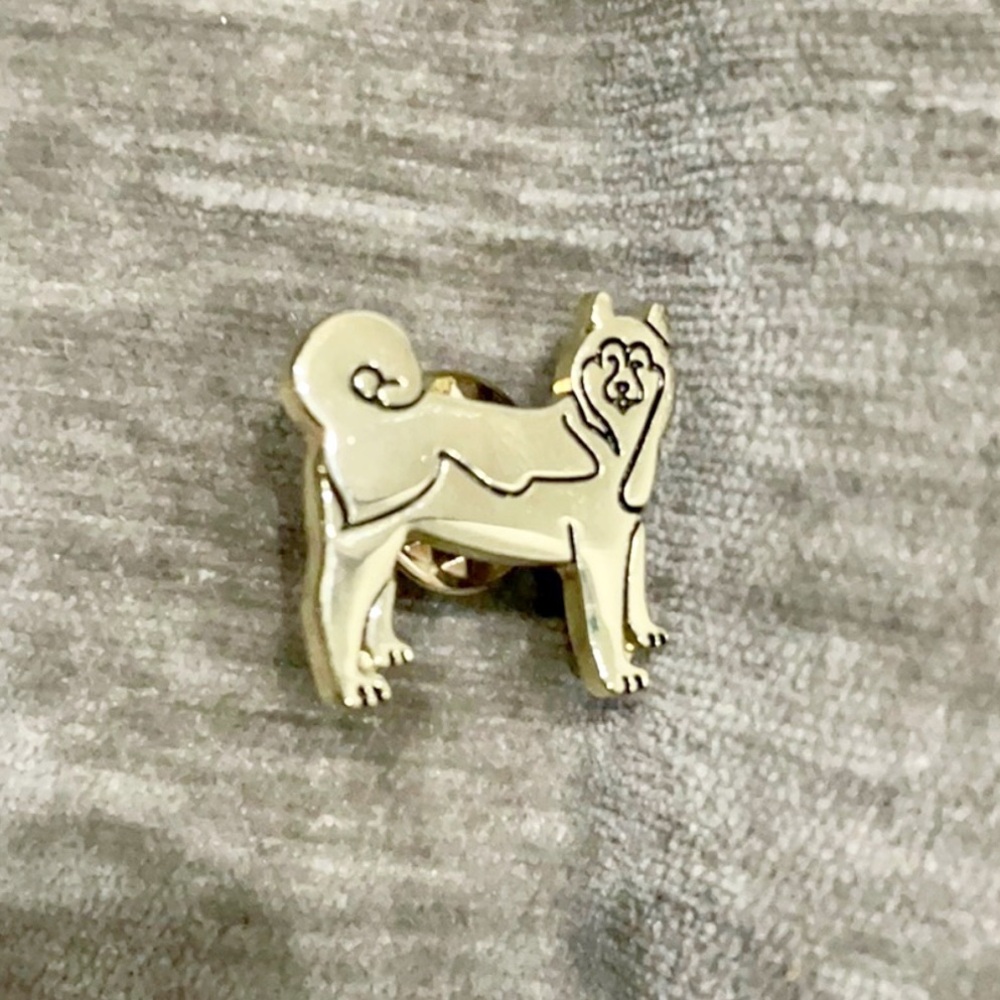 Burberry Light Gold Huskie Pin - Picture 4 of 4